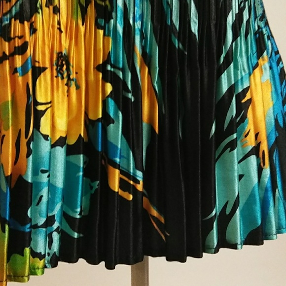 1X Milano Woman Crinkle Top - Picture 6 of 7